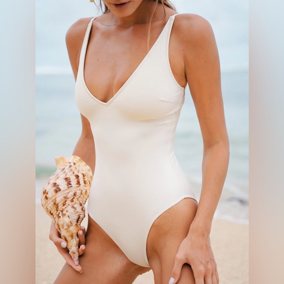 Berlook Other - Berlook Off White V Neck Tummy Control One-Piece Swimsuit